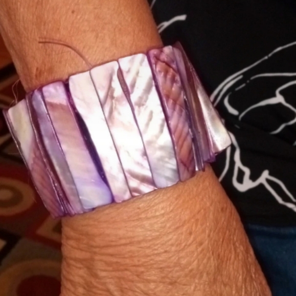 Purple abalone shell bracelet - Picture 2 of 3
